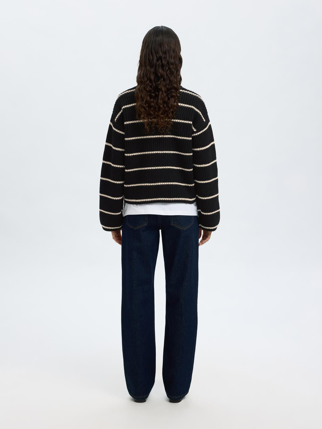 model_shot-back